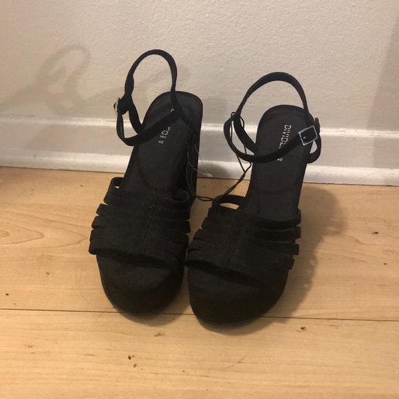 Never been worn black sandals - Picture 3 of 3
